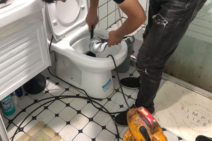惠安马桶堵塞自己疏通还是找师傅?专业上门服务让你省时更省心